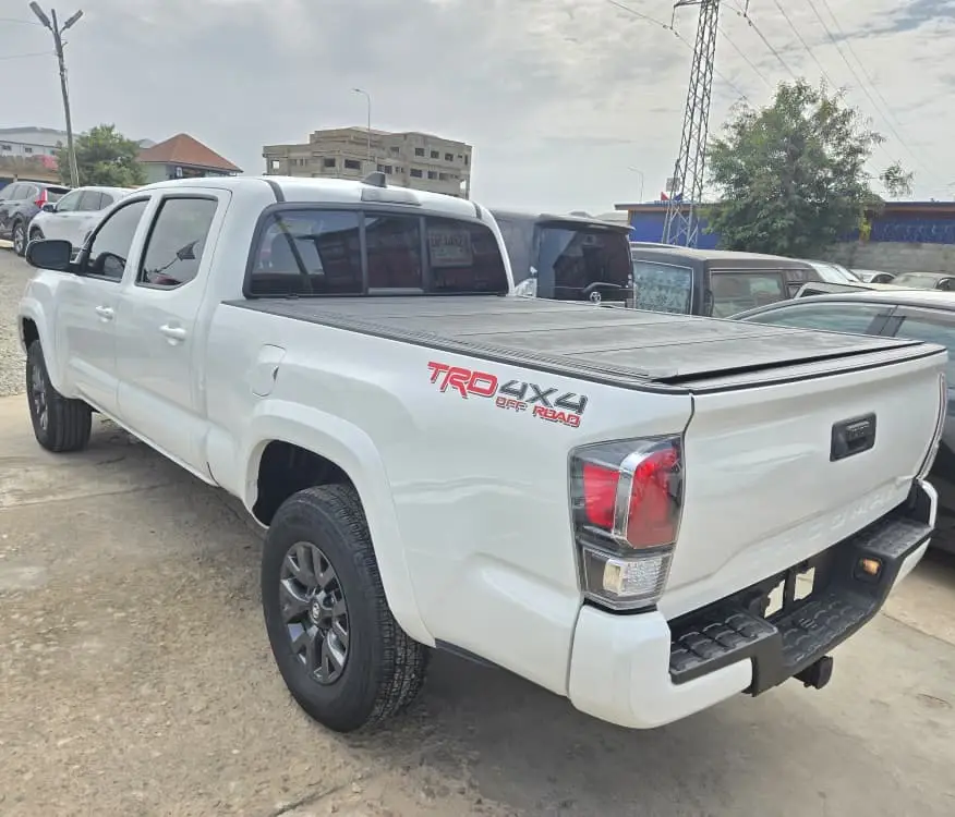 								2024 Toyota Tacoma SR5 Double Cab full									