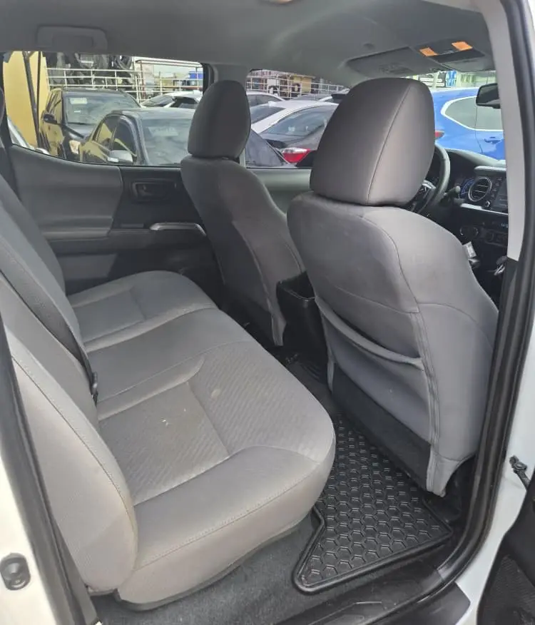 								2024 Toyota Tacoma SR5 Double Cab full									