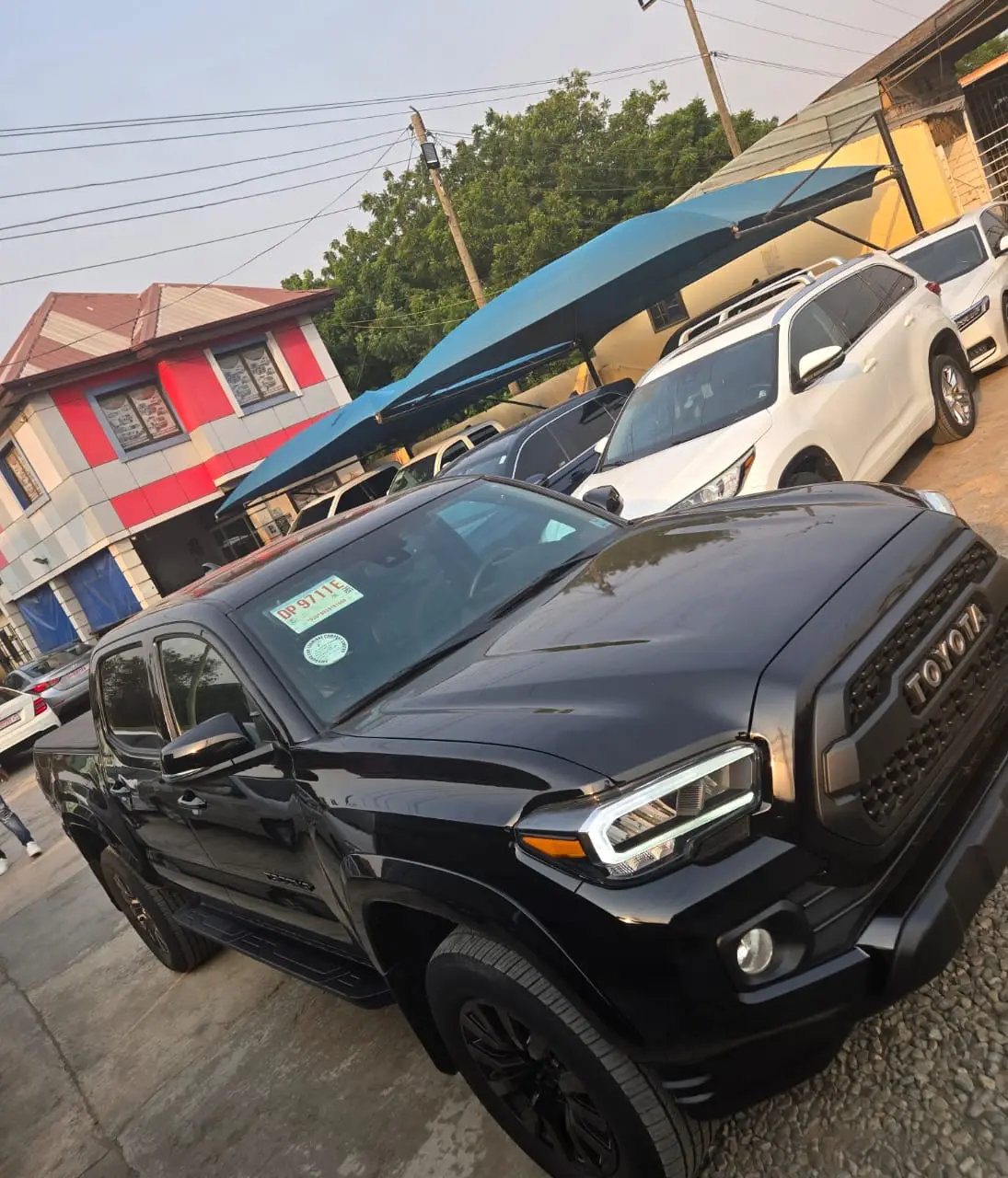 								Toyota Tacoma (2023) full									