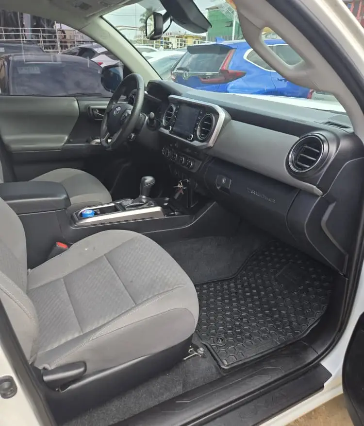 								2024 Toyota Tacoma SR5 Double Cab full									