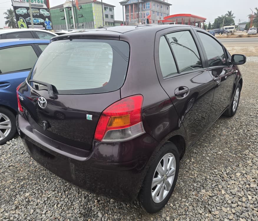 								Toyota Yaris 2012 full									