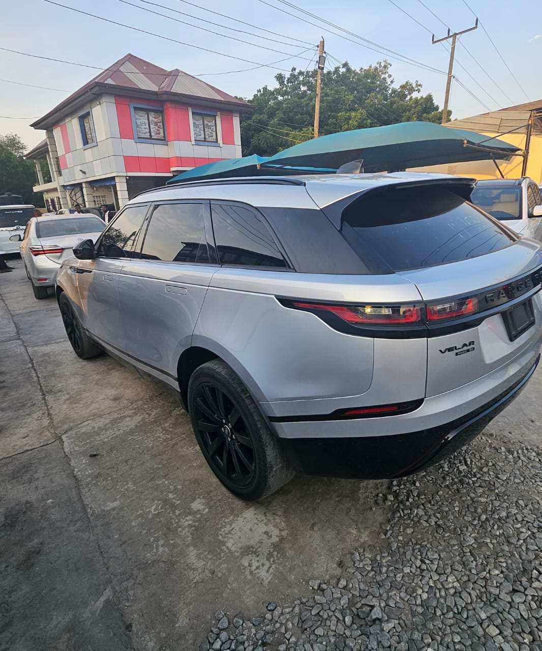 								2018 Land Rover Range Rover Velar full									