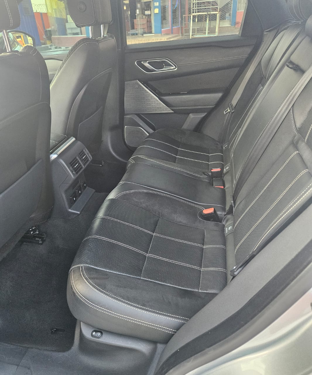 								2018 Land Rover Range Rover Velar full									