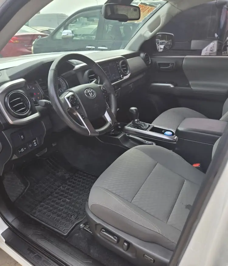 								2024 Toyota Tacoma SR5 Double Cab full									