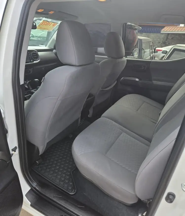 								2024 Toyota Tacoma SR5 Double Cab full									