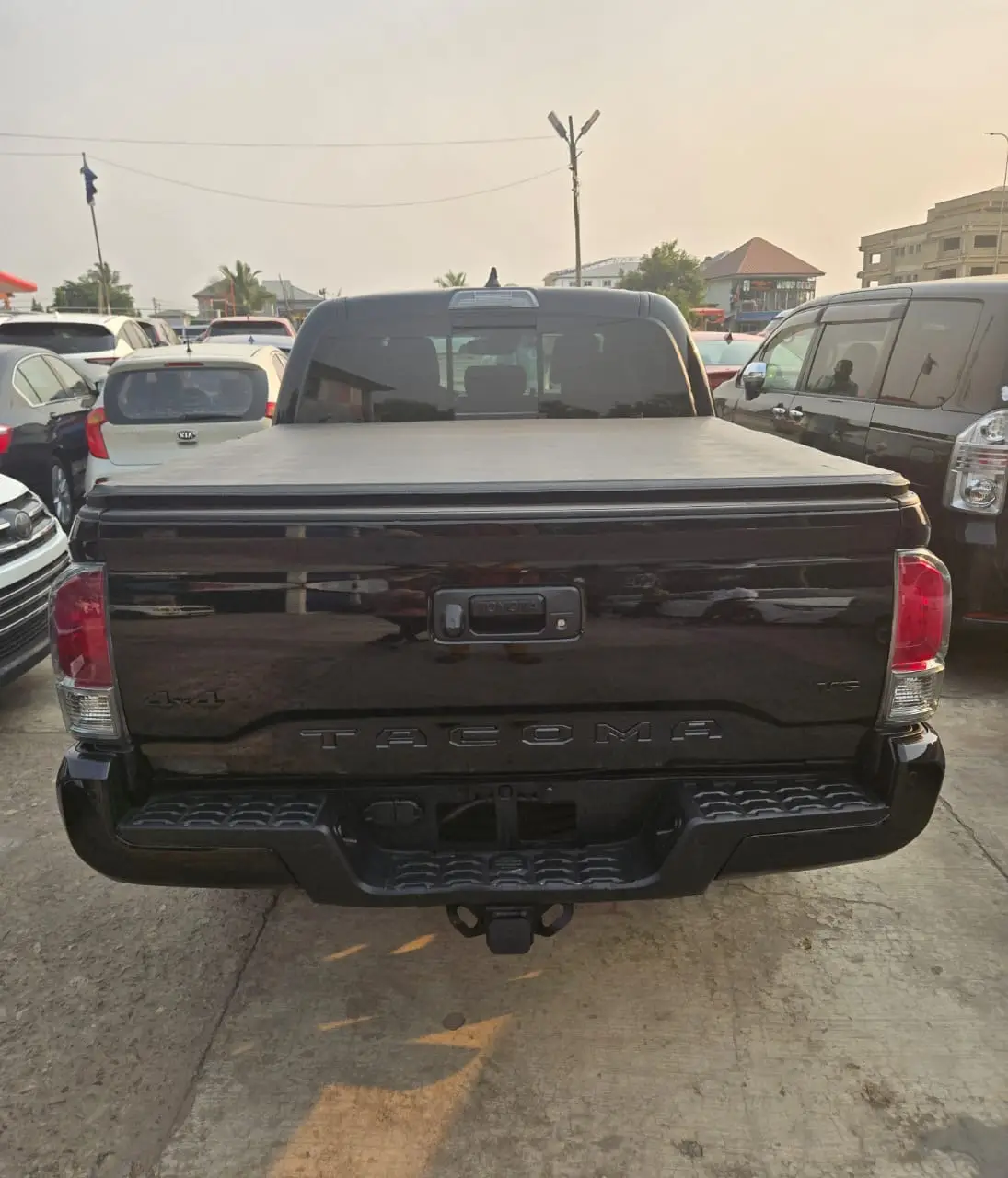 								Toyota Tacoma (2023) full									