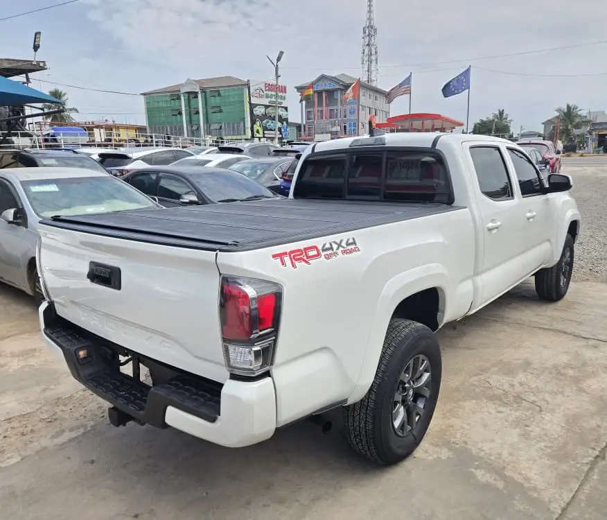 								2024 Toyota Tacoma SR5 Double Cab full									