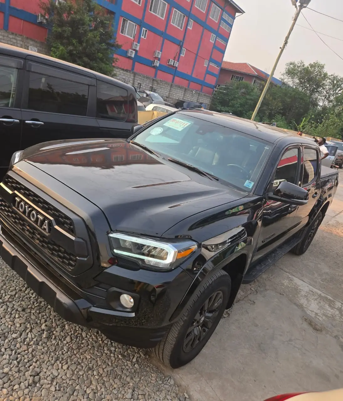 								Toyota Tacoma (2023) full									